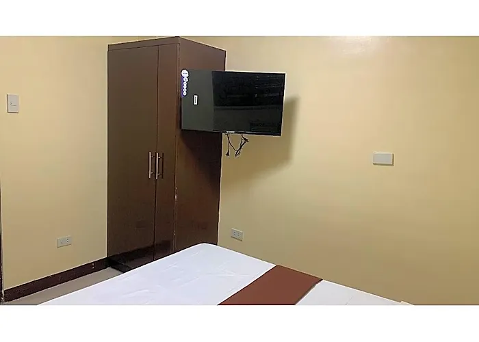 Oyo 1045 Rayjan Apartelle 2*
