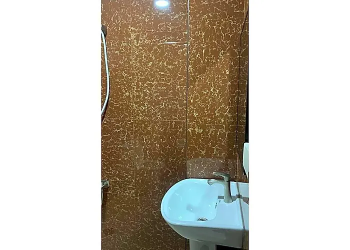 Oyo 1045 Rayjan Apartelle Hotel